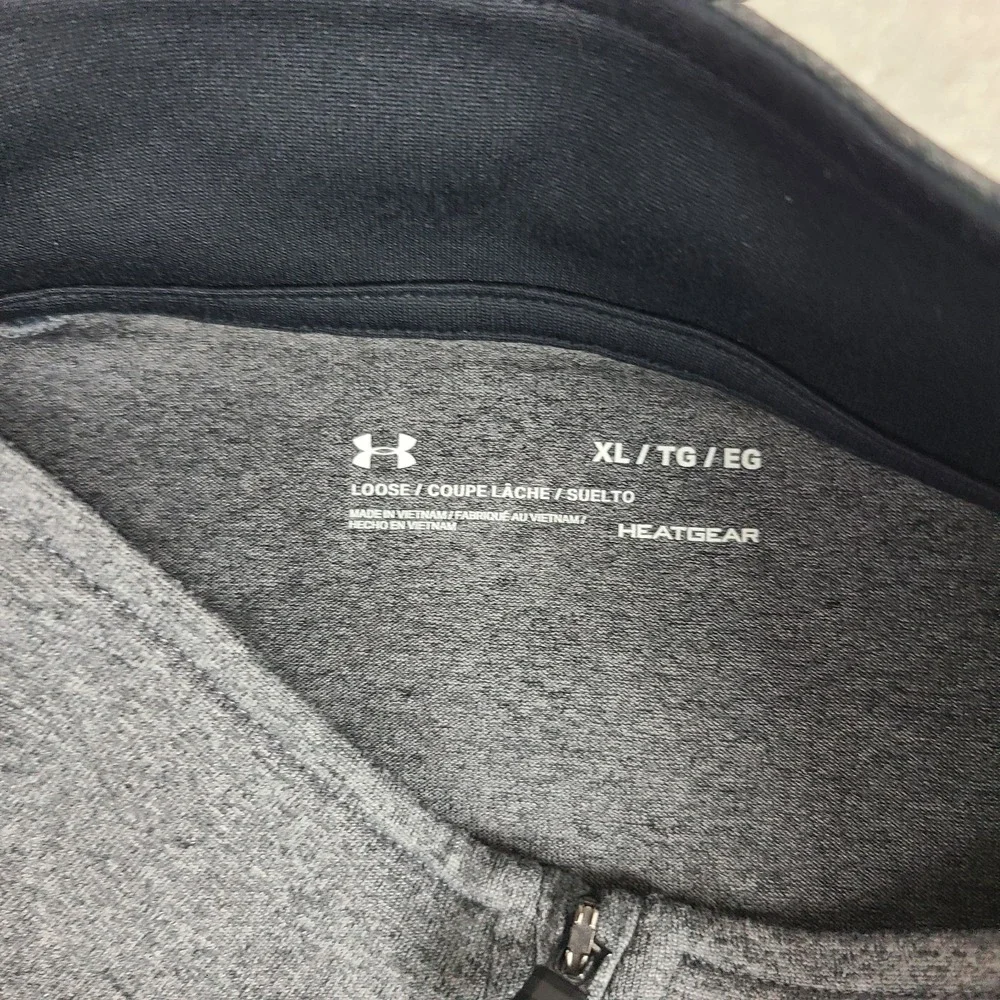 Under Armour Sweater Mens XL‎ Dark Gray Loose Heatgear Performance Tech Golf
